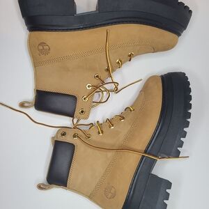 Women’s size 8.5 timberland Sky platform boots